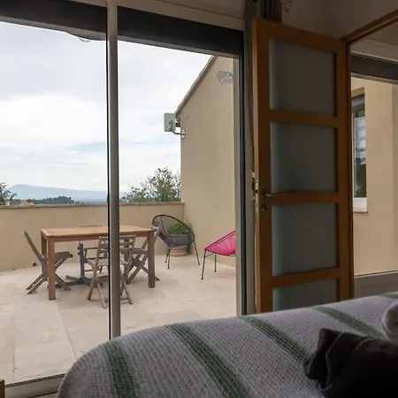 Villa Agreable Maison De Village Proche D'avignon-clim *
